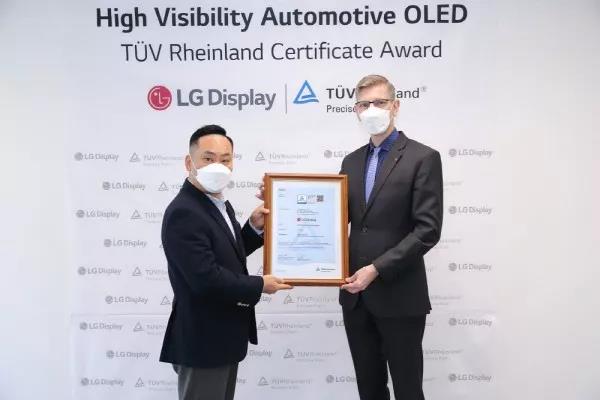 LG 顯示車用 OLED 獲德國萊茵 TÜV 認(rèn)證